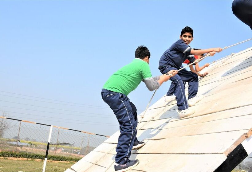 호텔 Delta 105   A Military Themed Adventure Park