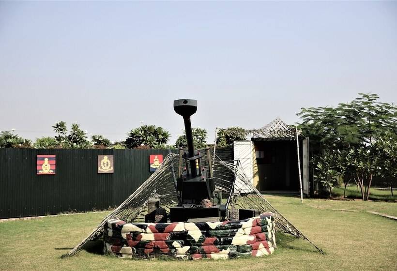 호텔 Delta 105   A Military Themed Adventure Park