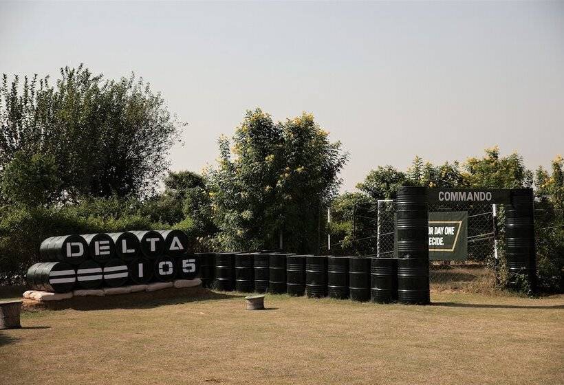 호텔 Delta 105   A Military Themed Adventure Park