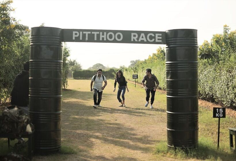 호텔 Delta 105   A Military Themed Adventure Park