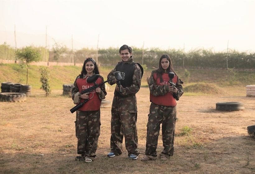 호텔 Delta 105   A Military Themed Adventure Park