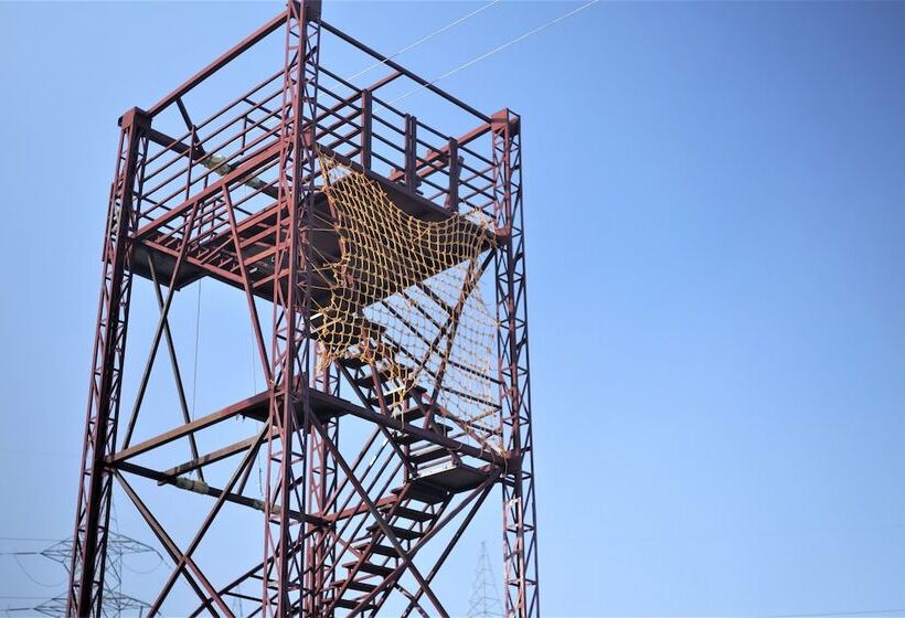 호텔 Delta 105   A Military Themed Adventure Park