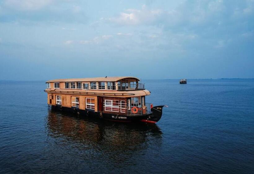 Отель Double Decker Houseboat