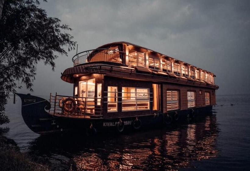 Отель Double Decker Houseboat