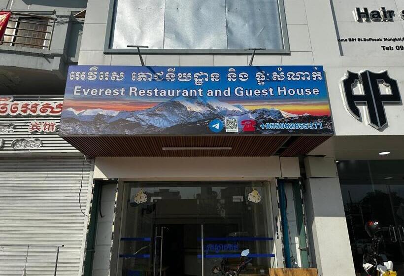 فندق Everest Restaurant And Guest House