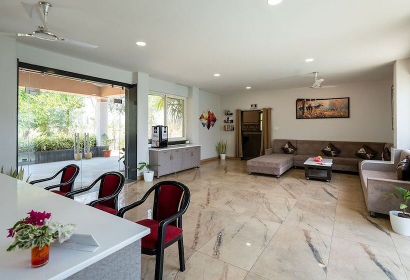 בית מלון כפרי Goldmark Resort Churna In Satpura National Park