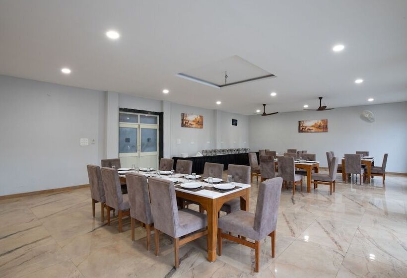 בית מלון כפרי Goldmark Resort Churna In Satpura National Park