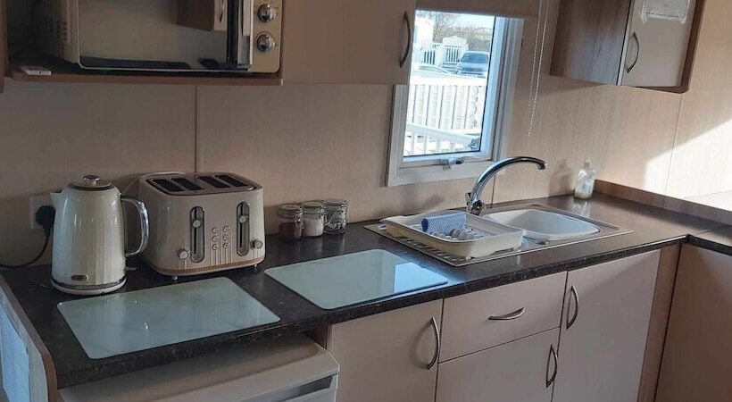 Отель Caravansleeps8 Hottub Fireplace Garden Patio