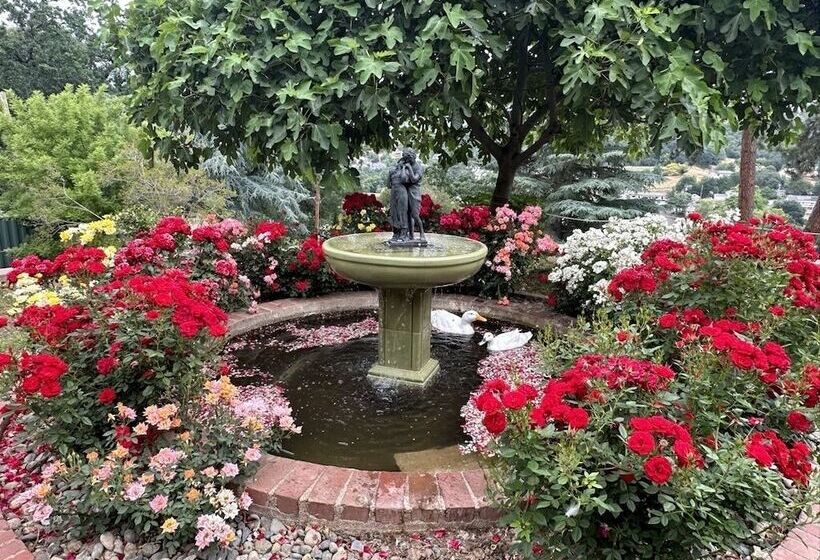 בית מלון כפרי The Inn On Knowles Hill