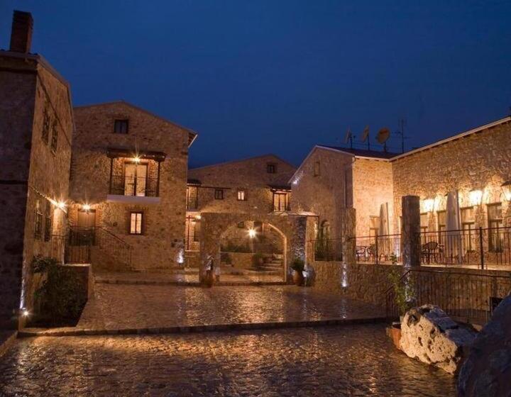 בית מלון כפרי Lithea Mountain Resort