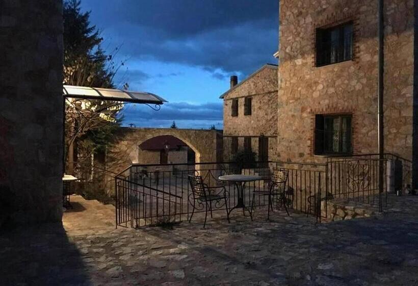 בית מלון כפרי Lithea Mountain Resort