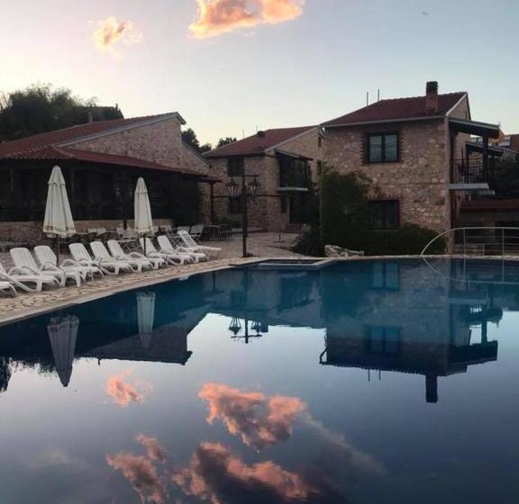 בית מלון כפרי Lithea Mountain Resort