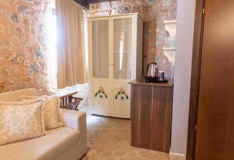 בית מלון כפרי Lithea Mountain Resort