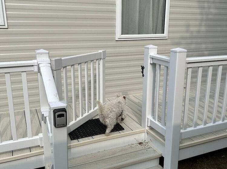 Отель Caravansleeps4 Beachfront Garden Patio