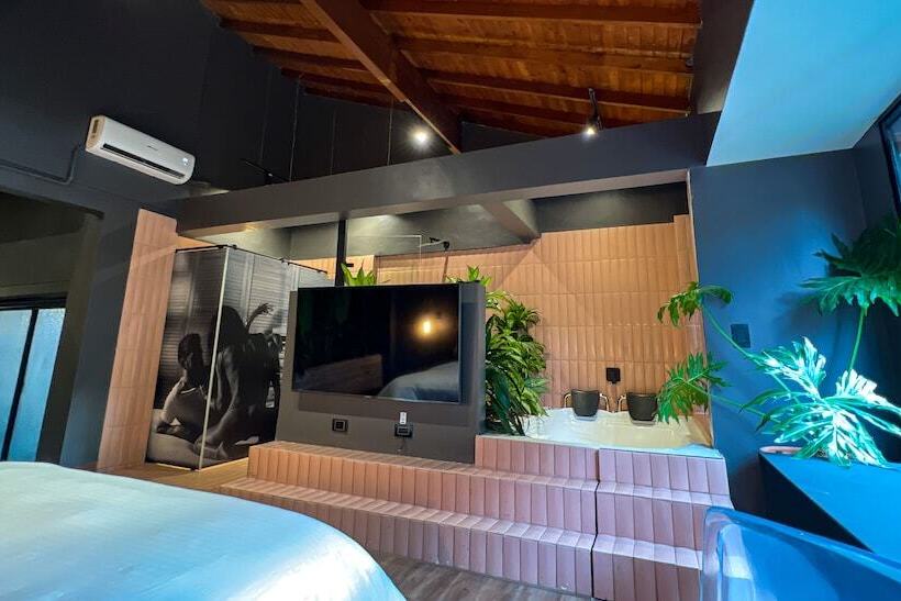 בית מלון כפרי Mystic Luxury Lofts