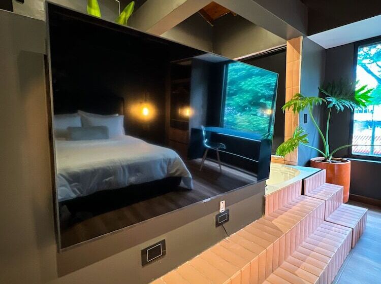 בית מלון כפרי Mystic Luxury Lofts