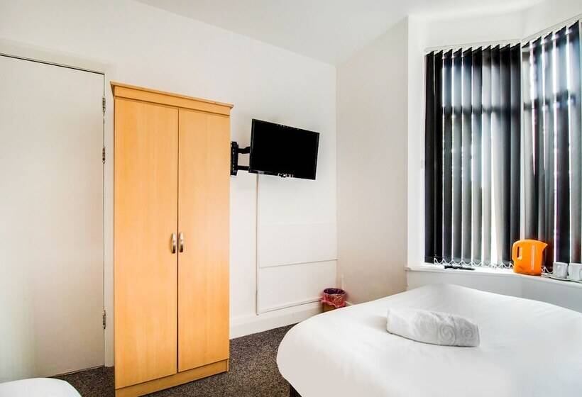 Отель Eastbourne Lodge