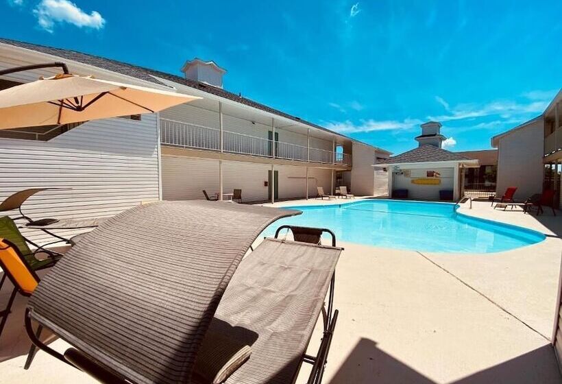 فندق Ramada By Wyndham Branson Theatre District