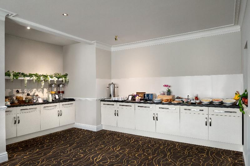 فندق Ramada By Wyndham Cheltenham