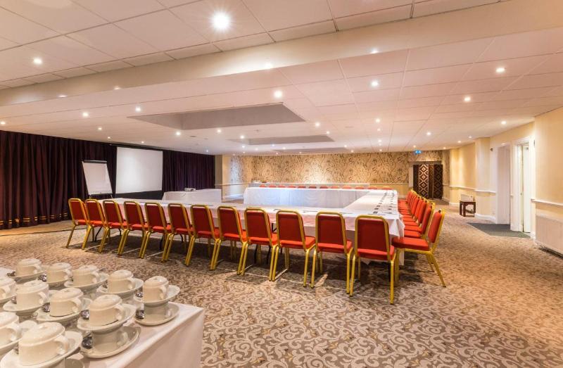 فندق Ramada By Wyndham Cheltenham