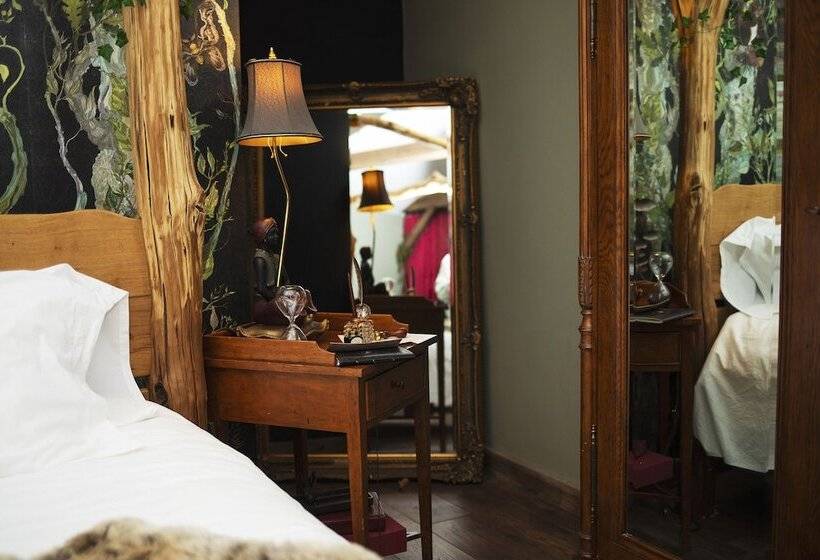 هتل Romantic Lodge On Edge Of Nature Reserve