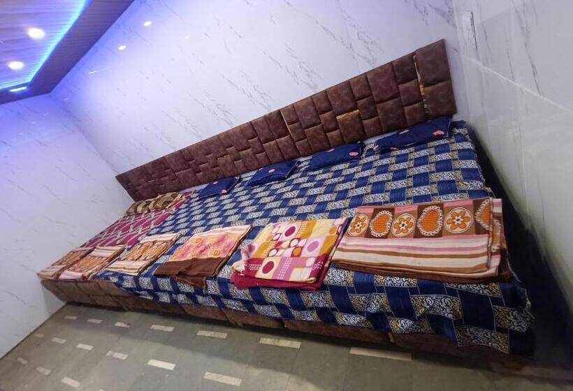 בית מלון כפרי Shree Krishna Palace