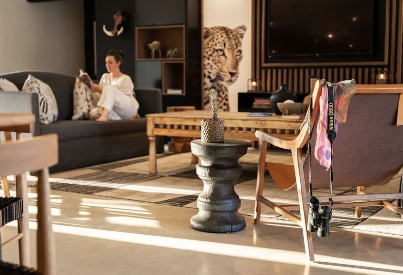 Отель Simbavati Homestead