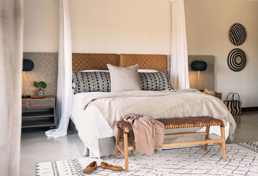 Отель Simbavati Homestead