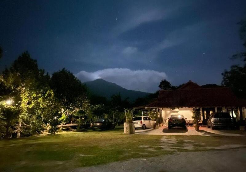 فندق Singgahsana Villa By Zuzu