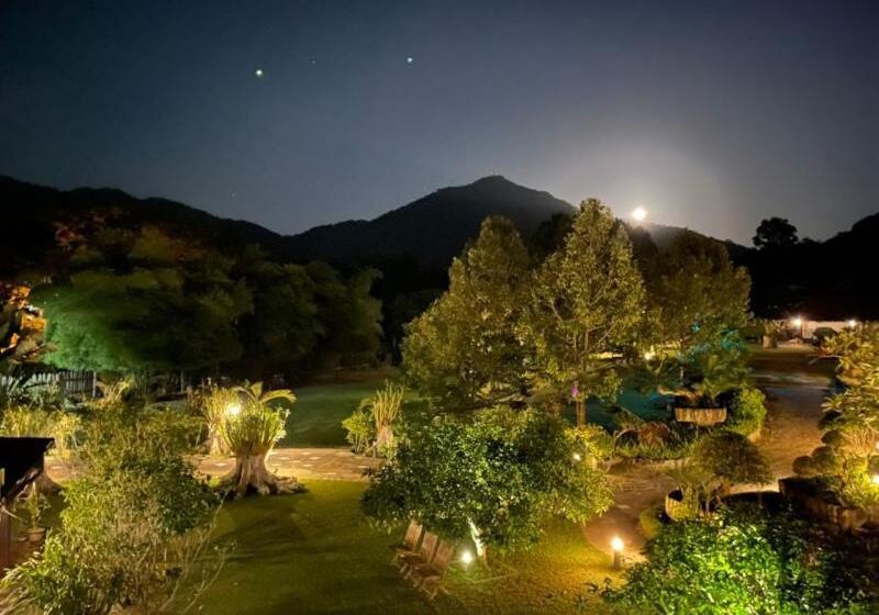 فندق Singgahsana Villa By Zuzu