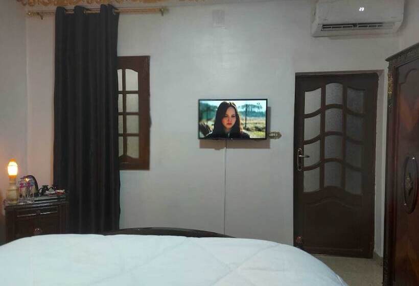 בית מלון כפרי Sphinx Safari