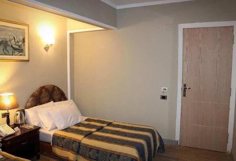 בית מלון כפרי Sphinx Safari