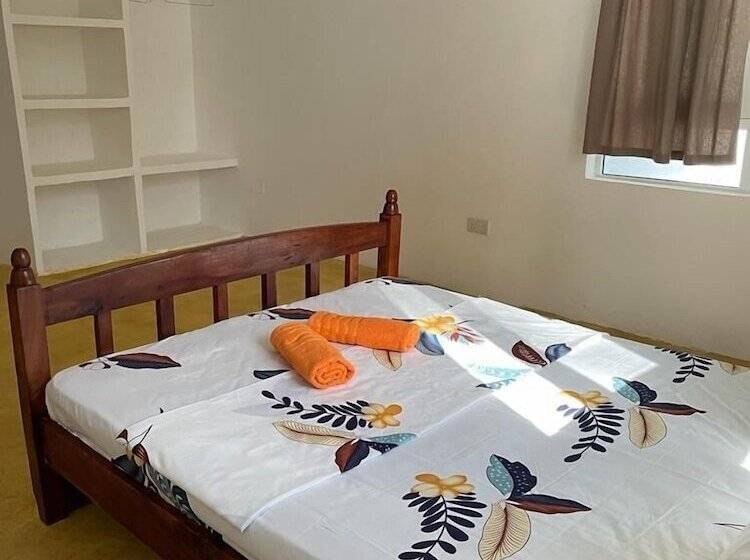 בית מלון כפרי Sunrise Beach Villa