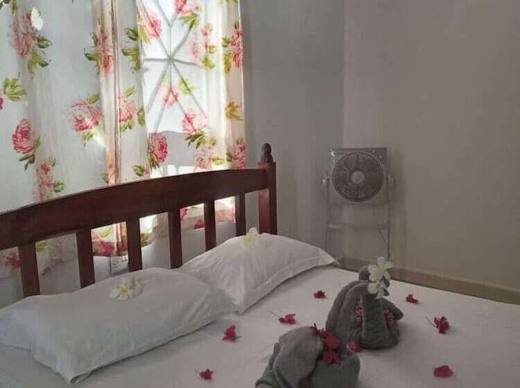 בית מלון כפרי Sunrise Beach Villa