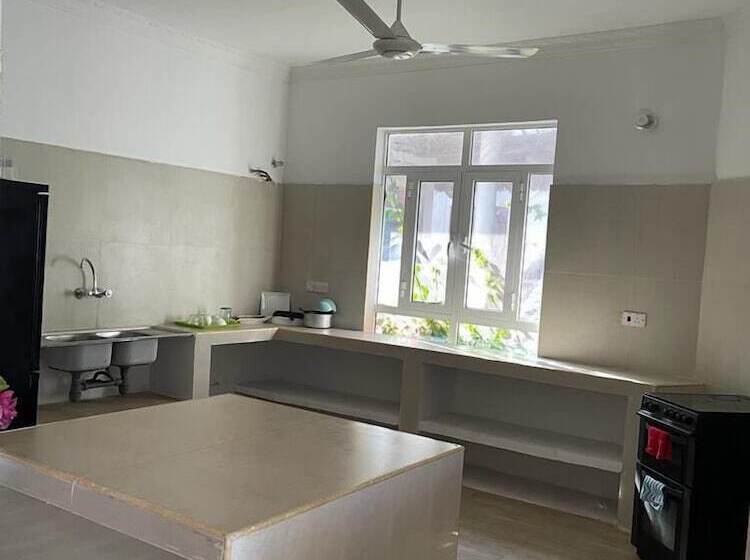 فندق Sunrise Beach Villa