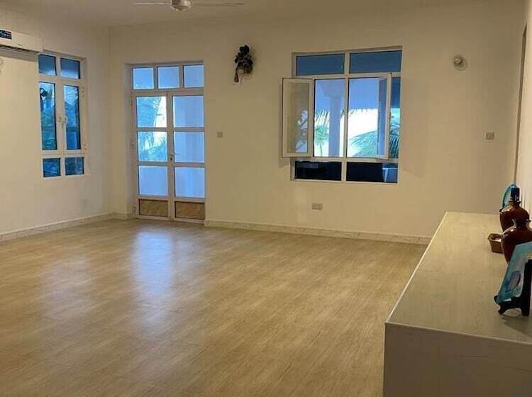 فندق Sunrise Beach Villa