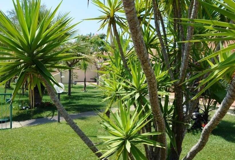 Отель Villaggio Le Palatine