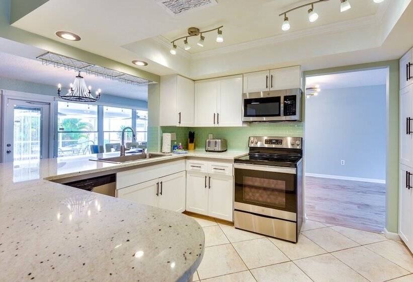 6 Mi To Beach, Beach Gear: Idyllic Bradenton Home
