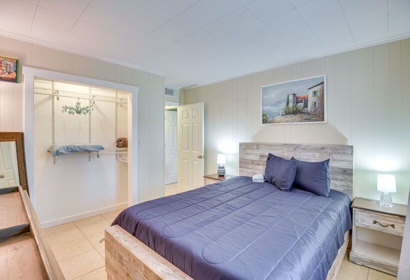 Patio & Grill: Idyllic Sorrento Vacation Home!