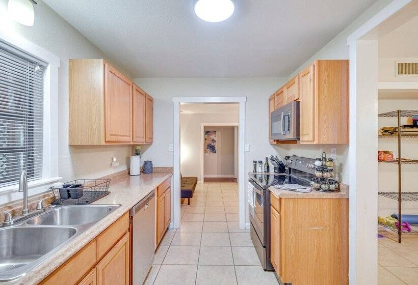 Patio & Grill: Idyllic Sorrento Vacation Home!