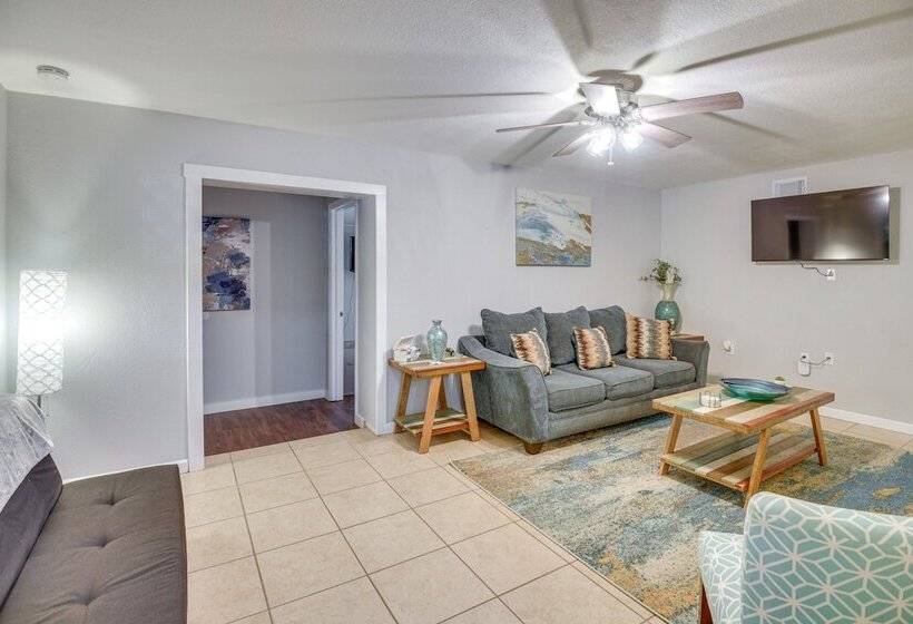 Patio & Grill: Idyllic Sorrento Vacation Home!