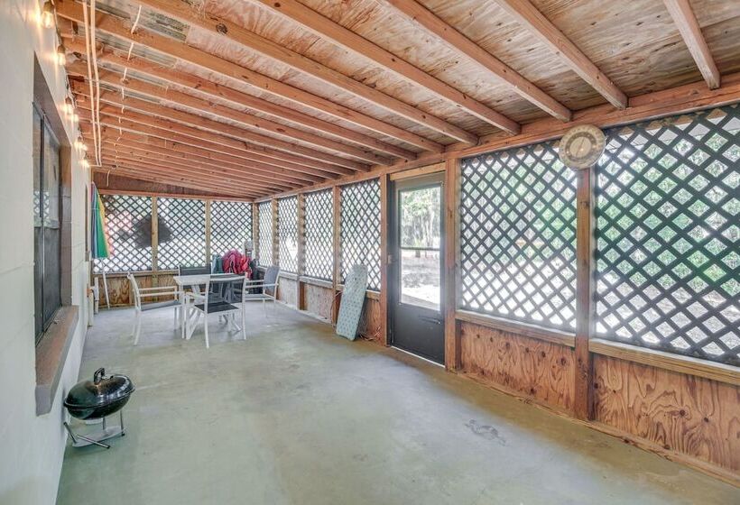 Patio & Grill: Idyllic Sorrento Vacation Home!