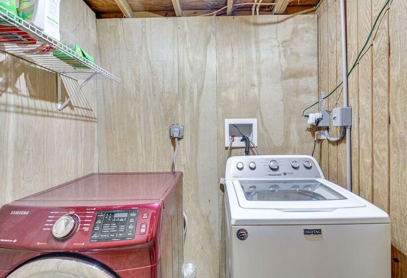 Patio & Grill: Idyllic Sorrento Vacation Home!