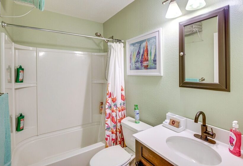 Patio & Grill: Idyllic Sorrento Vacation Home!