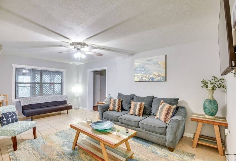 Patio & Grill: Idyllic Sorrento Vacation Home!