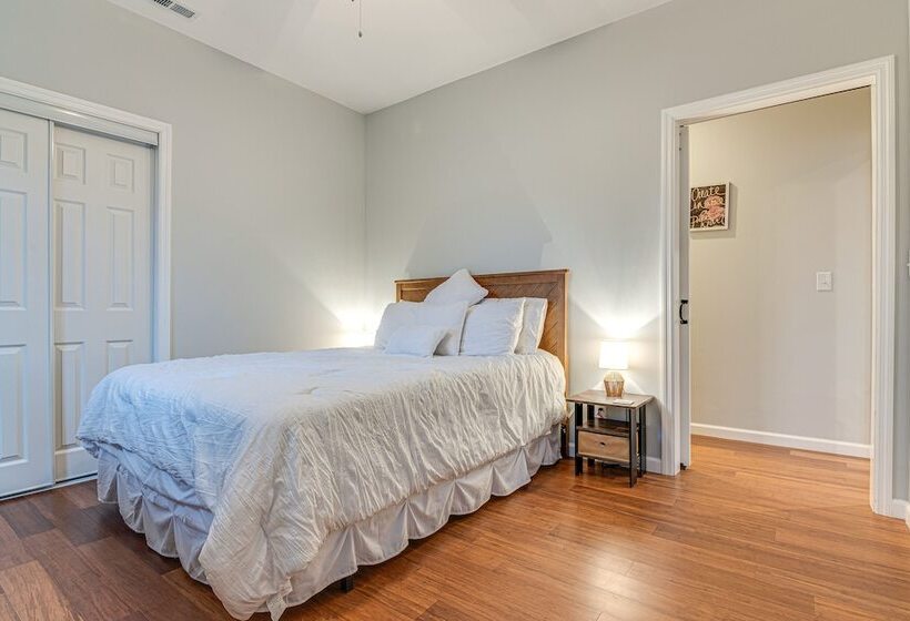 Indianapolis Home W/ Fire Pit: 3 Mi To Downtown!