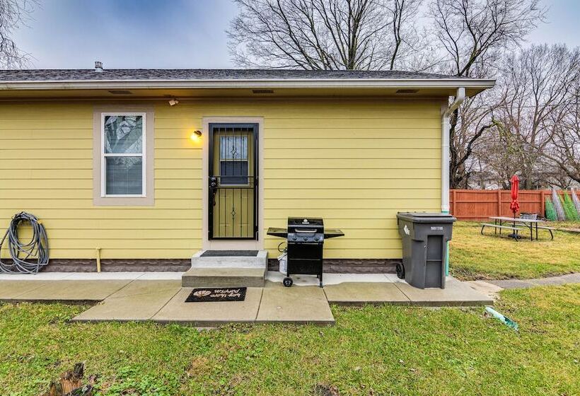 Indianapolis Home W/ Fire Pit: 3 Mi To Downtown!
