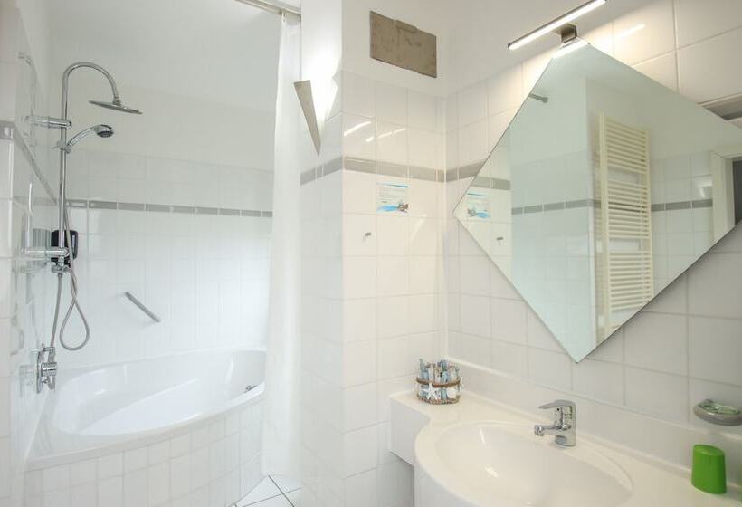 Inselhotel Kleiner Bodden