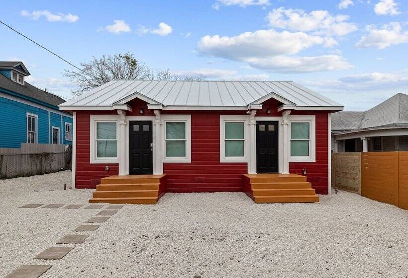 Inviting 4br/2.5ba Downtown Home With Ample Space!