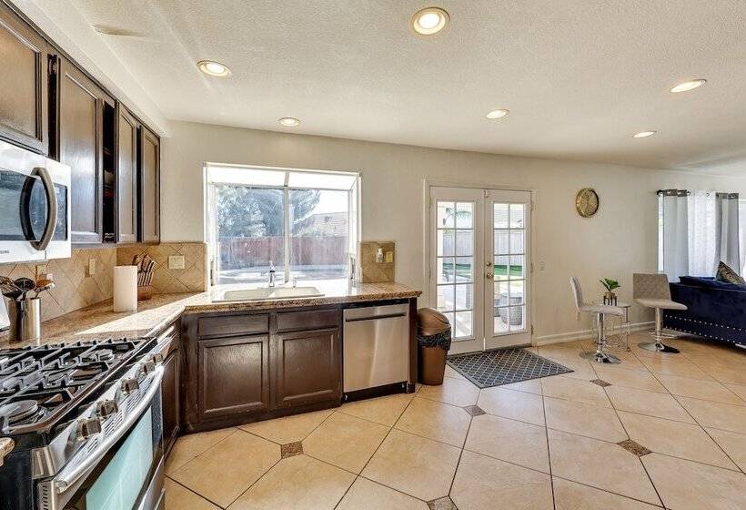 Lake Elsinore Home W/ Pool   44 Mi To Disneyland!